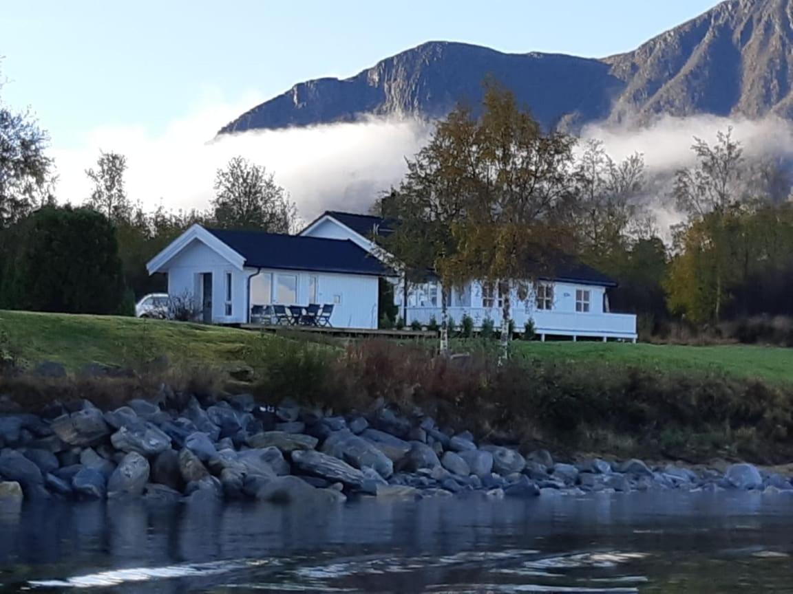 Feriehus Ved Sjoen Tomra Exterior foto